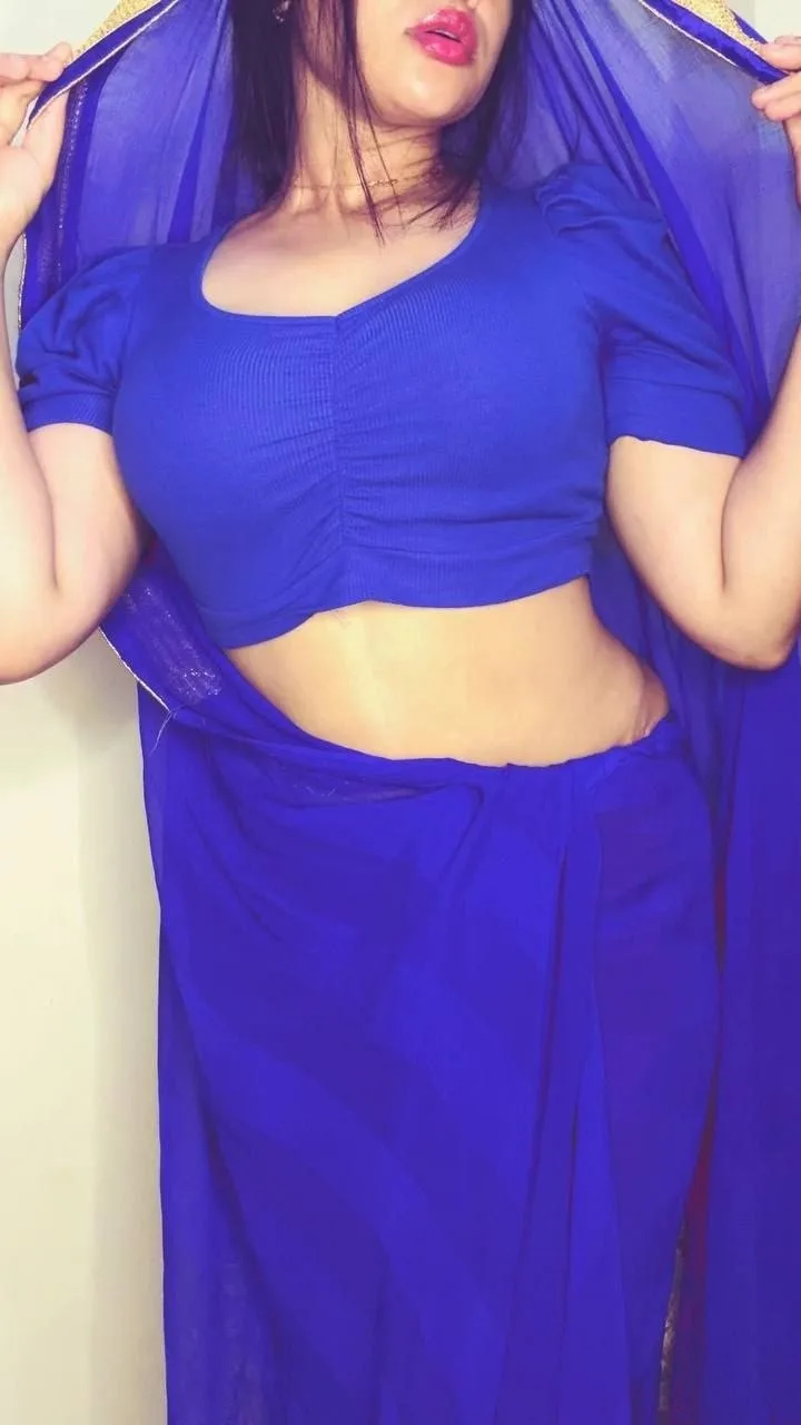 That smile is captivating. 🔥