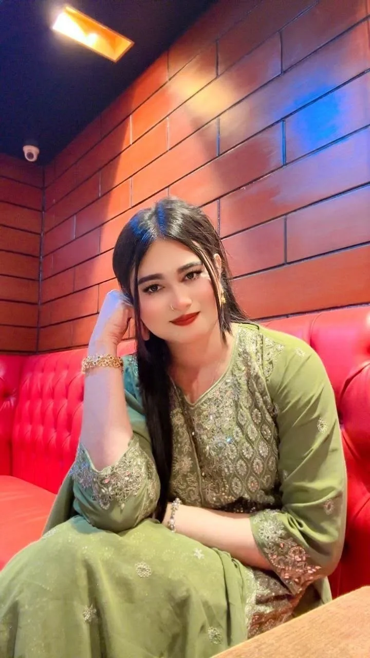 That look was a touch. ❤️