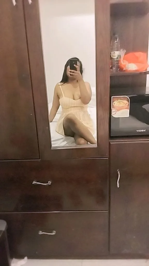 That glance was a song. ✨
